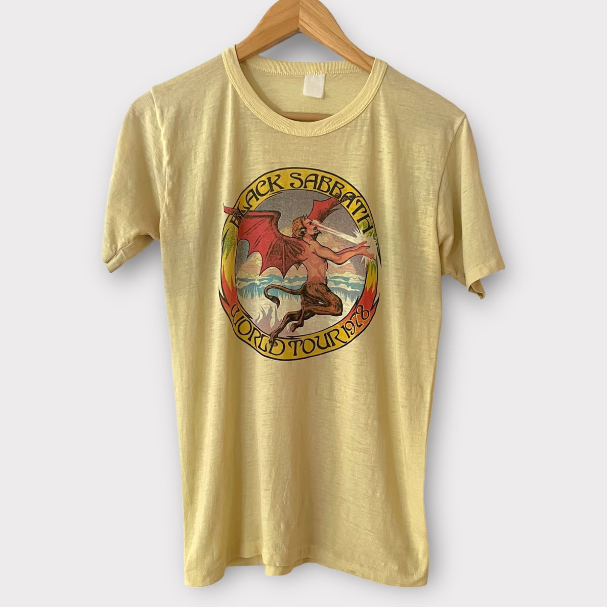 black sabbath vintage Tシャツ 1978 Black Sabbath World Tour Vintage Band Tee Shirt – Zeros Revival
